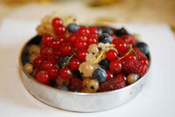 Fresh looking berries ready to be eaten.