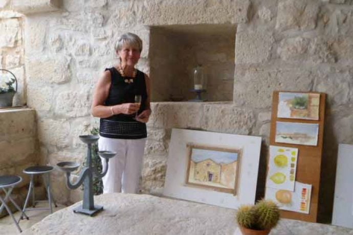 Painting guest presenting her art in Sicily.